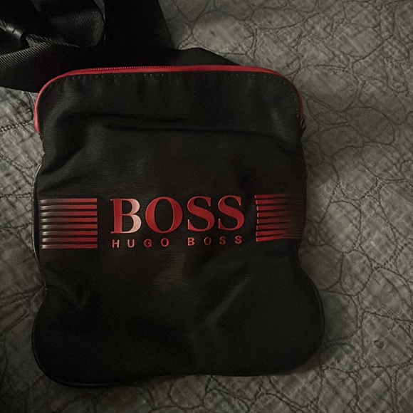 HugoBoss❤️🖤CrossBody ManPurse❤️🖤 - Picture 4 of 12